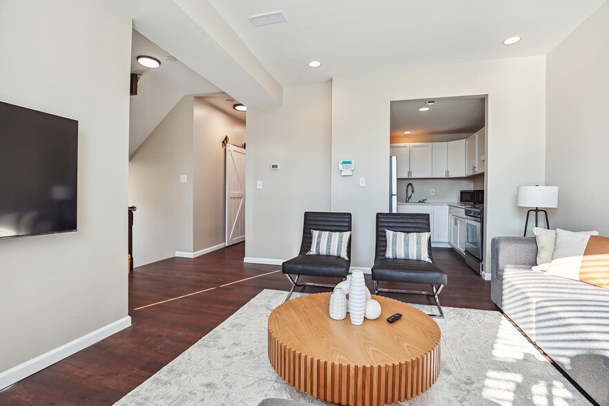 Building Photo - 5641 Cates Ave