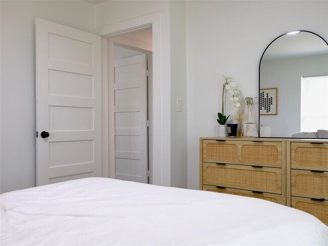 Building Photo - 1401 Marcus Pl