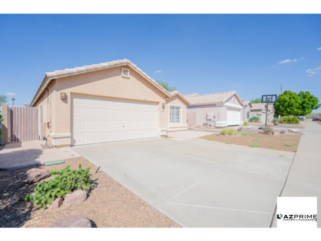 Building Photo - Stylish 3/2 Glendale House - Vaulted Ceilings &amp; Prime North Central Phoenix Location!