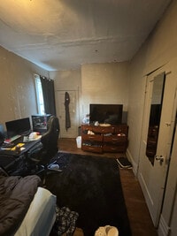 Building Photo - 423 Dodge St