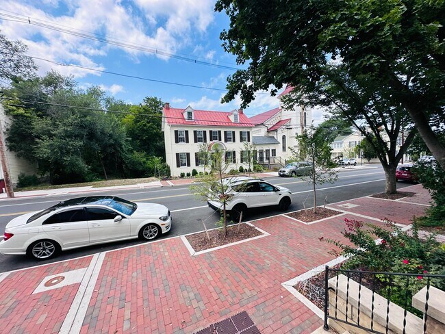 Building Photo - 410 S Loudoun St