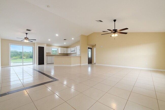 Building Photo - Elegant Newly Remodeled 3-Bedroom Home in ...