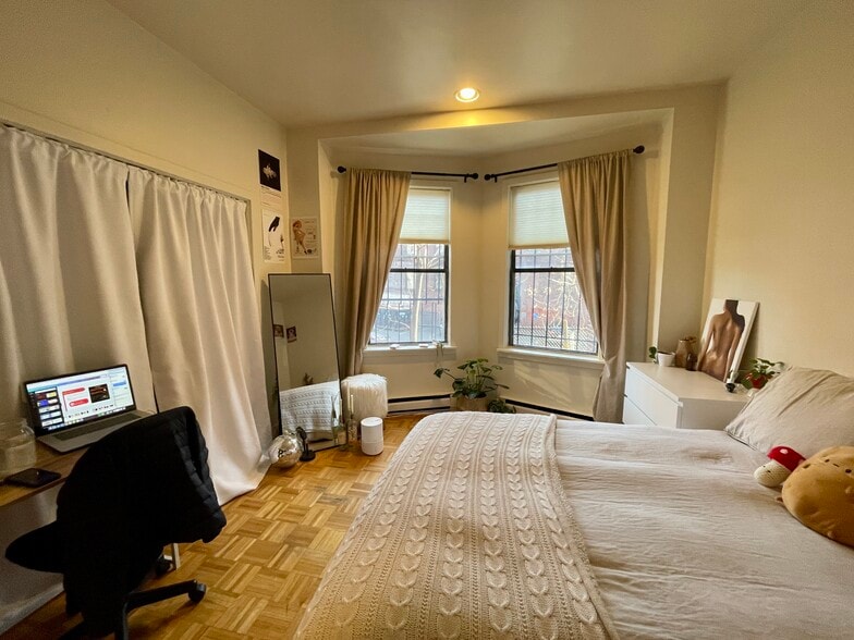 Building Photo - 616 Columbus Ave