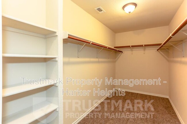 Building Photo - 5610 Fenton Ln