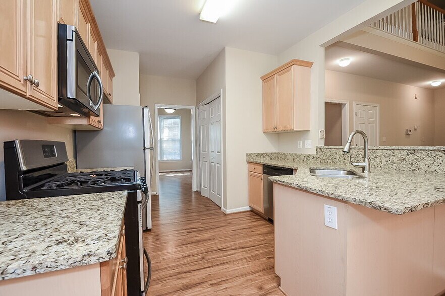 Building Photo - 207 Wildwood Way
