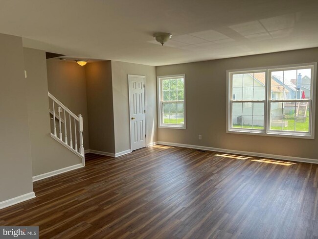 Building Photo - 868 Aztec Dr