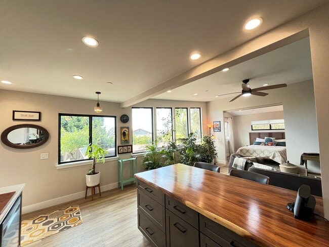 Building Photo - Exceptional Luxury One Bedroom Fully Furnished - Morro Bay w/Views