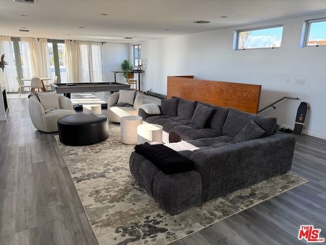 Building Photo - 46 Rose Ave