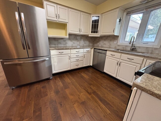 Building Photo - 136 Grimes St