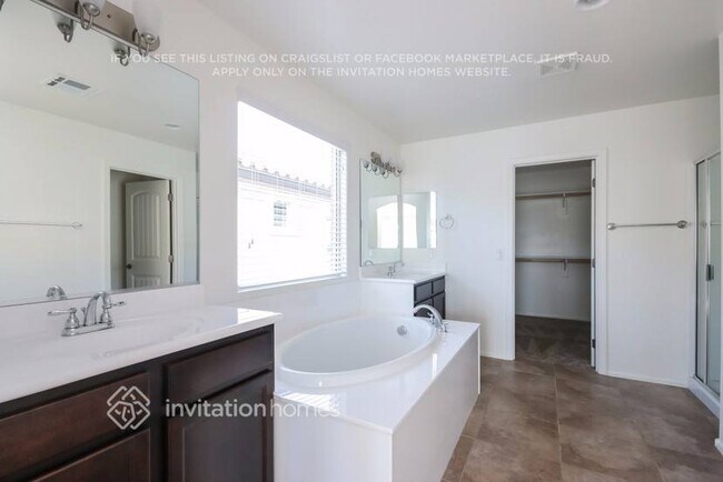 Building Photo - 1290 E Palomino Way