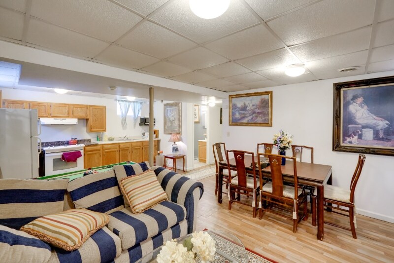 Building Photo - 429 W Lawrence St