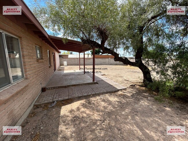 Building Photo - Tucson Blvd & Irvington Rd area - 4 Bedroo...