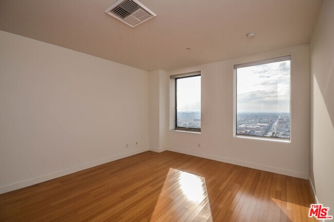 Building Photo - 3810 Wilshire Blvd