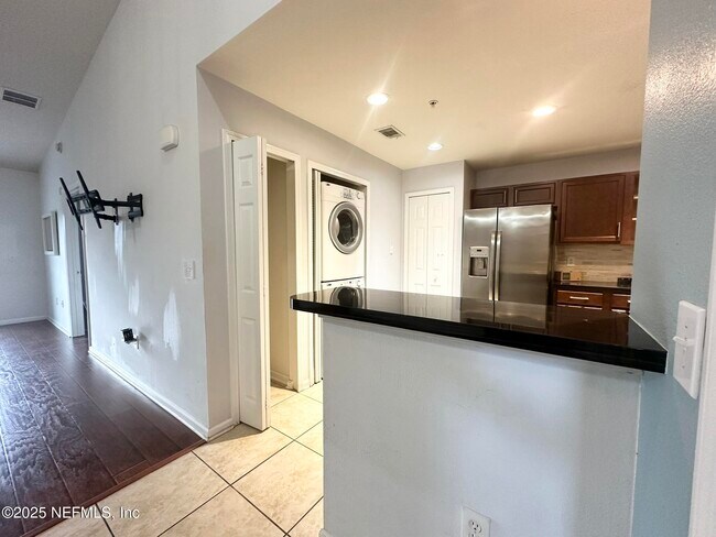 Building Photo - 6916 Ortega Woods Dr