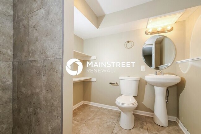 Building Photo - 3 Bedroom Pet-Friendly Home in Shawnee, KS with Main Street Renewal