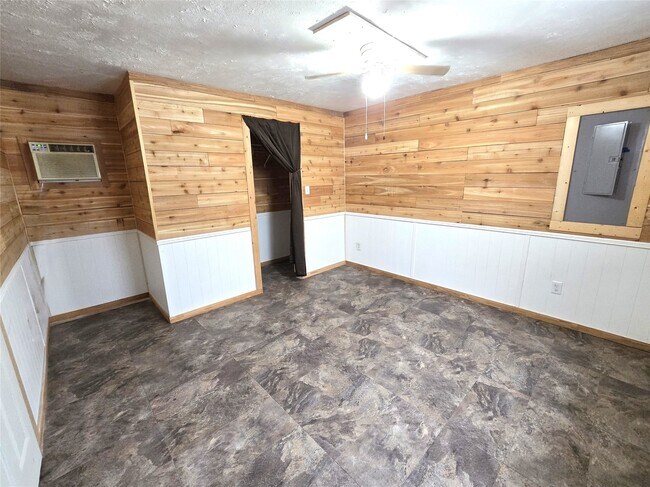 Building Photo - 127 Navaho Trail