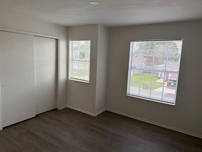 Building Photo - 135 Knotts Ln