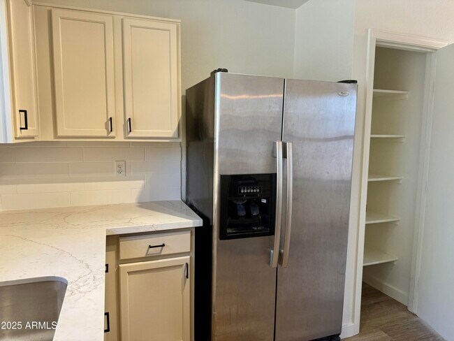 Building Photo - 2358 E Peach Tree Dr
