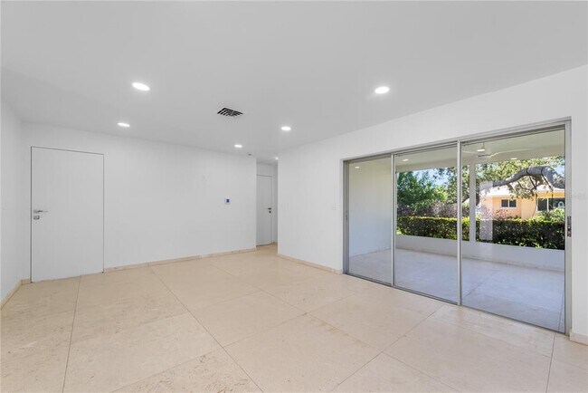 Building Photo - 114 8th St