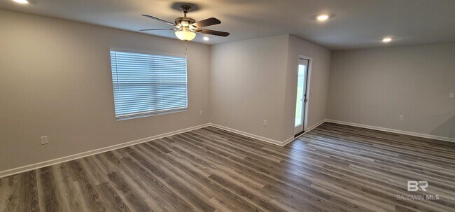 Building Photo - 388 Winters Ave