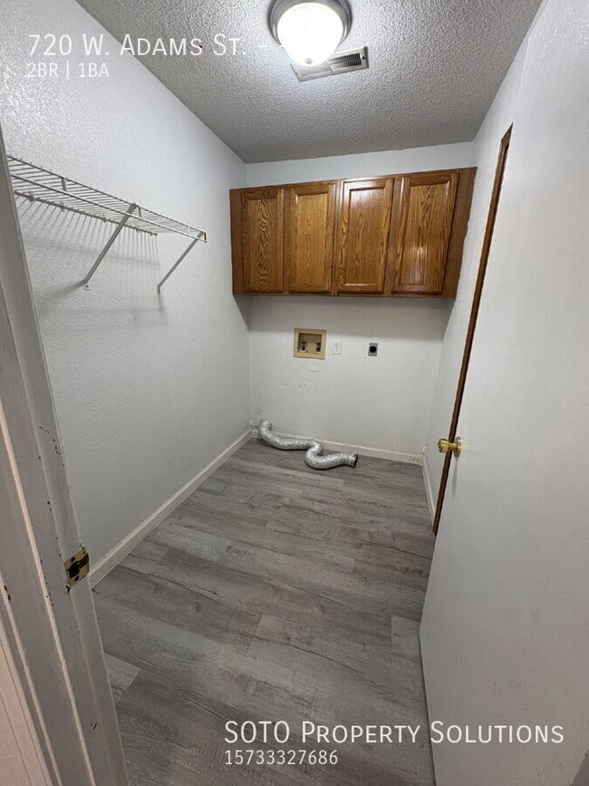 Building Photo - 720 W Adams St