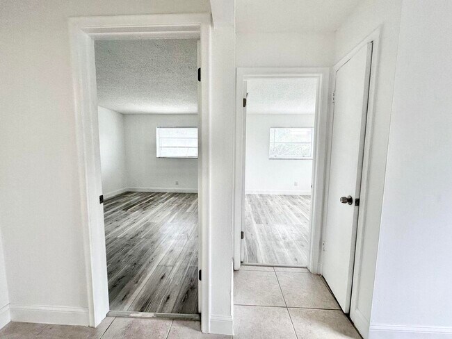 Building Photo - 906 Foresteria Dr