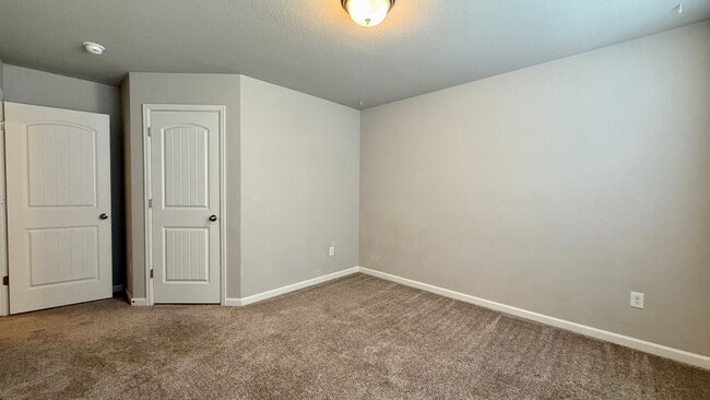 Building Photo - Move in ready on Birmingham!