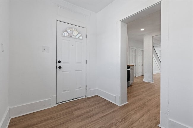 Building Photo - 314 Maplewood Ave