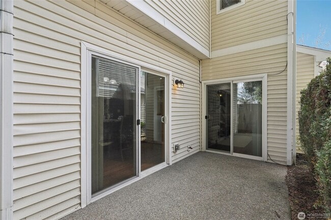 Building Photo - Contemporary Town home in Renton