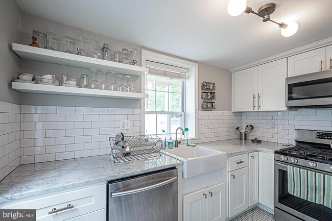 Building Photo - 2035 Carpenter St