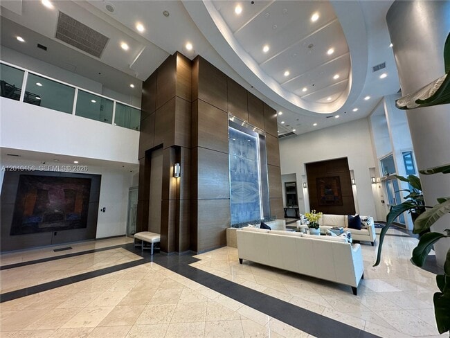 Building Photo - 1155 Brickell Bay Dr