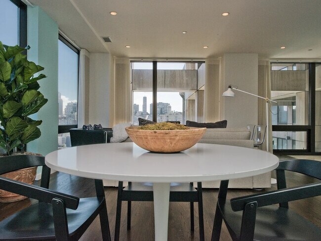 Building Photo - 611 Washington St