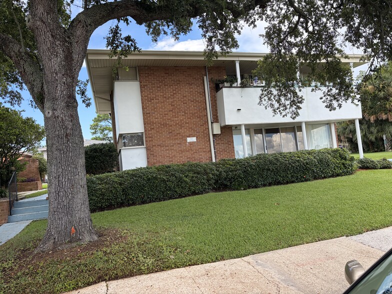 Building Photo - 247 Opal St