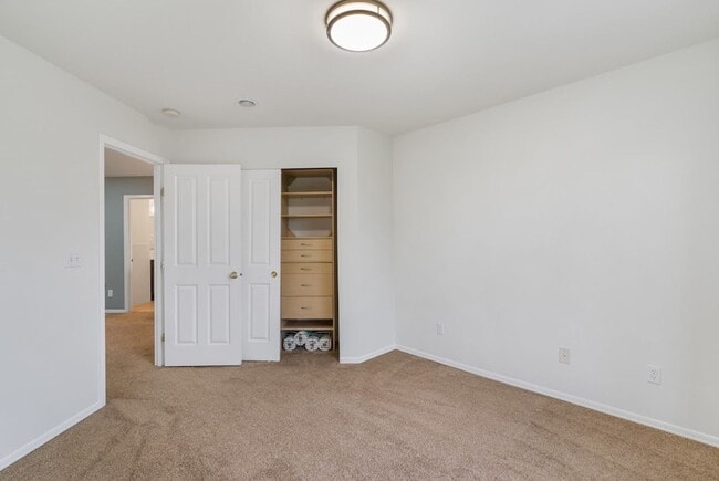 Building Photo - A Beautiful Picture Perfect Home with 4 Be...