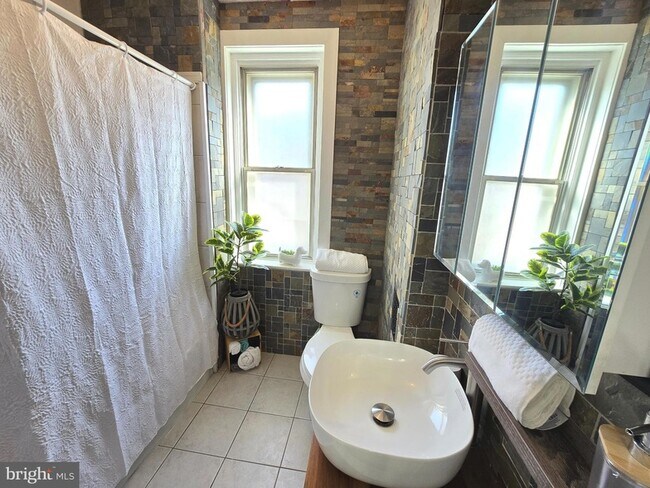 Building Photo - 3151 Pennock St