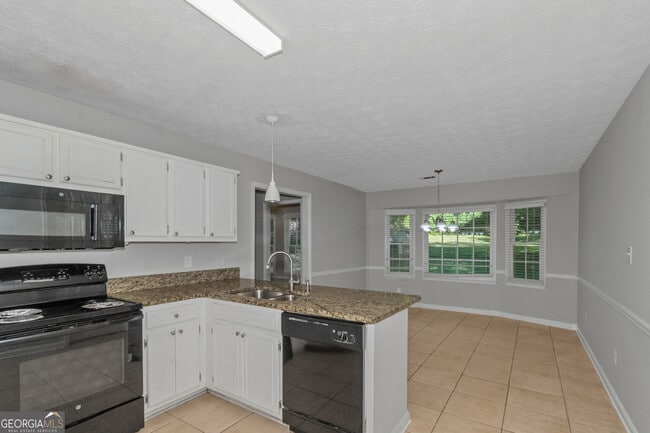 Building Photo - 213 Robin Ln