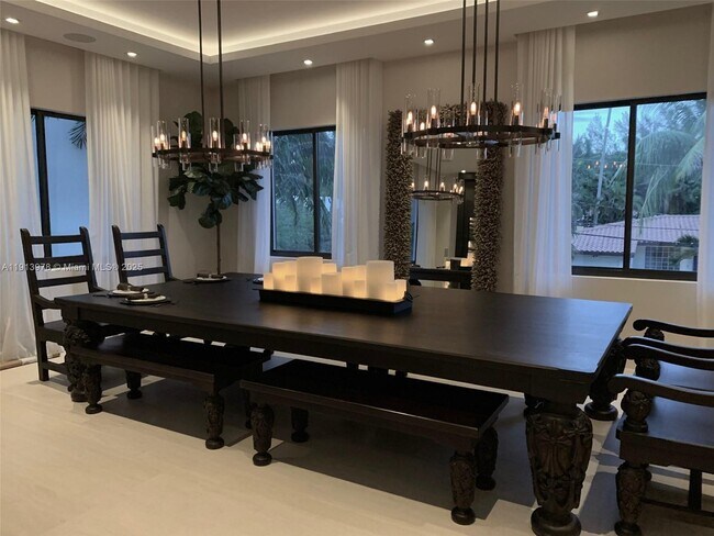 Building Photo - 3554 W Glencoe St