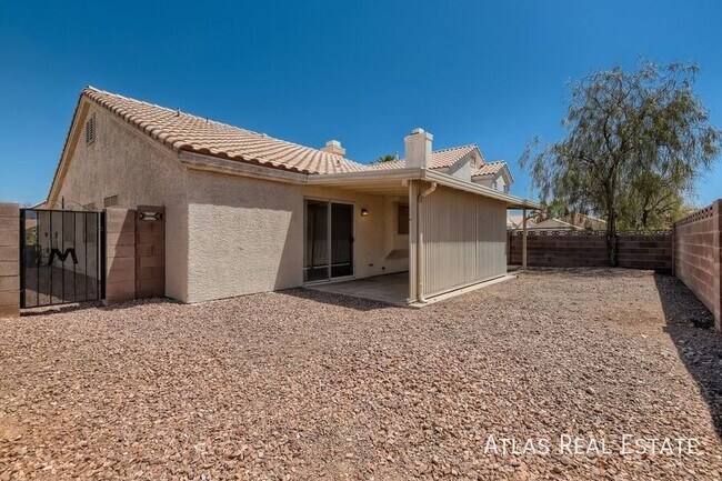 Building Photo - 1833 Fan Fare Dr