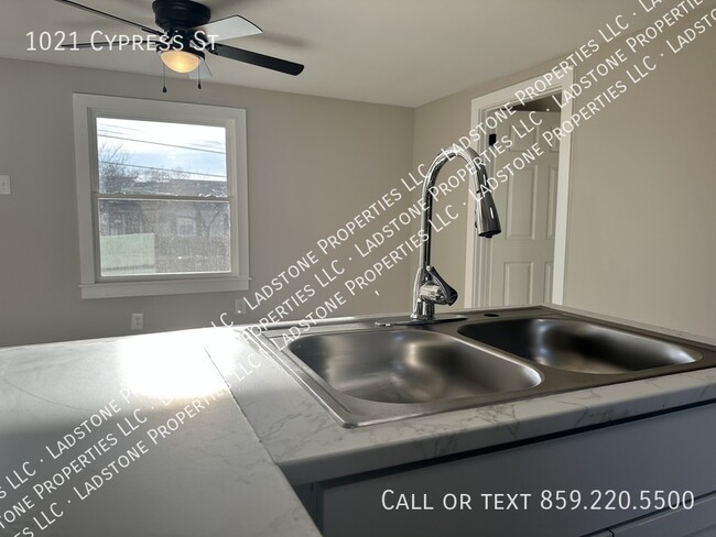 Building Photo - 1021 Cypress St