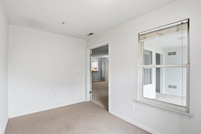 Building Photo - 1335 Millbrook Trail