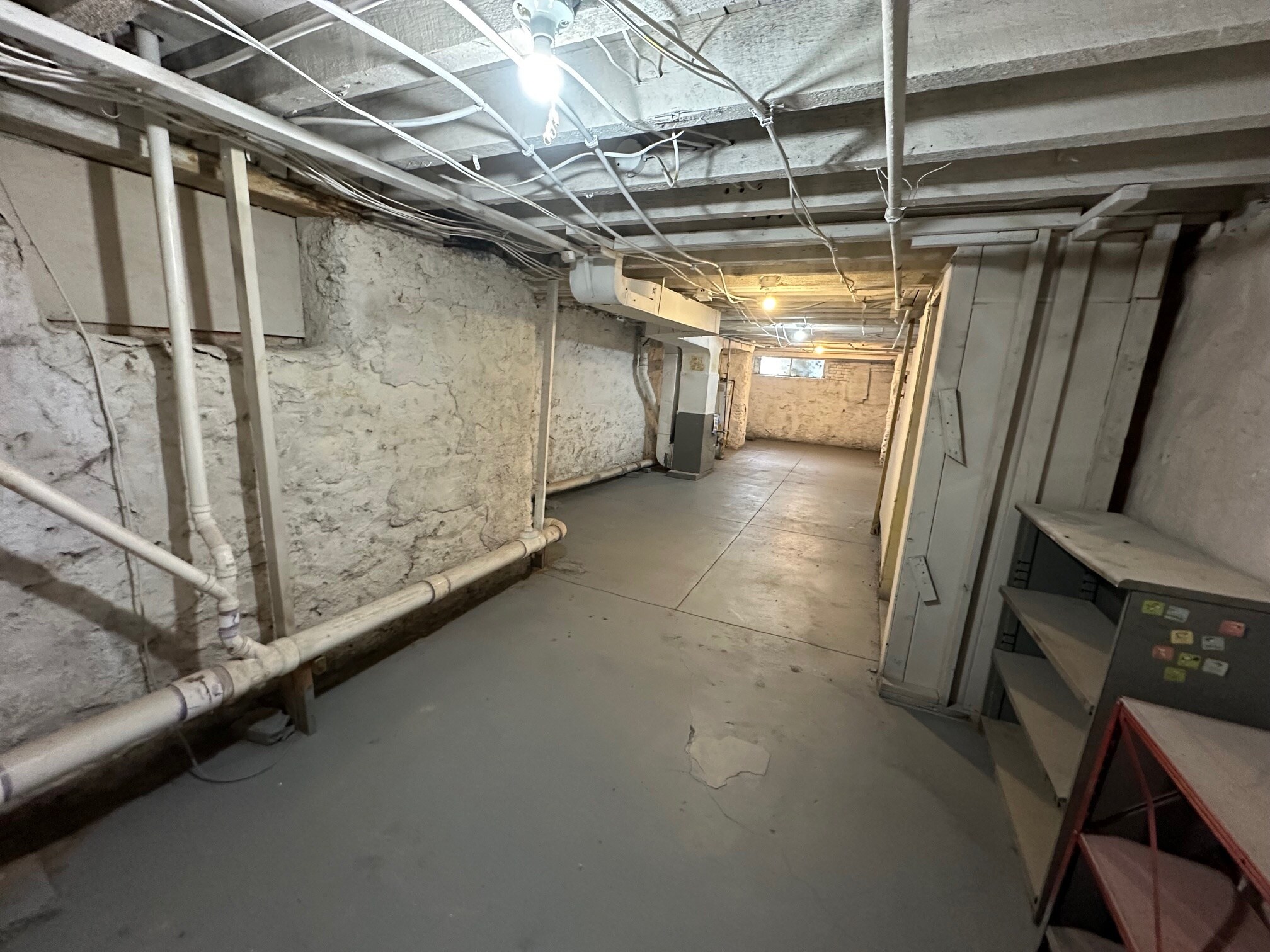 Building Photo - 5669 Matthews St