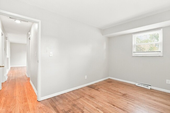 Building Photo - 5233 Fullerton Dr