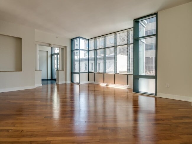 Building Photo - 105 Greene St