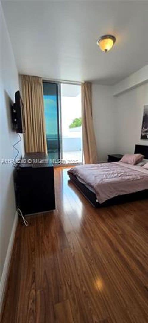 Building Photo - 7901 Hispanola Ave