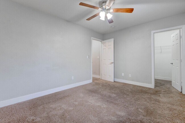 Building Photo - 6469 Abbey Door Ct