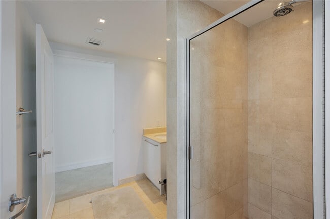 Building Photo - 3101 S Ocean Dr