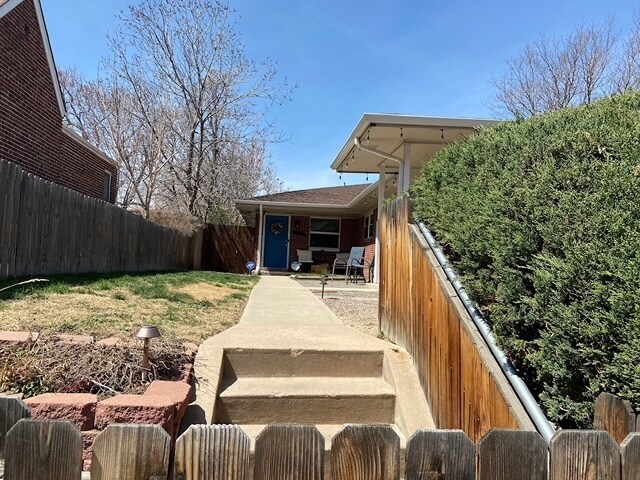Set back from the street so it's quiet - 3425 Tejon St