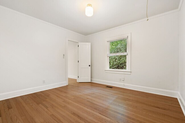 Building Photo - 126 Weaver Rd