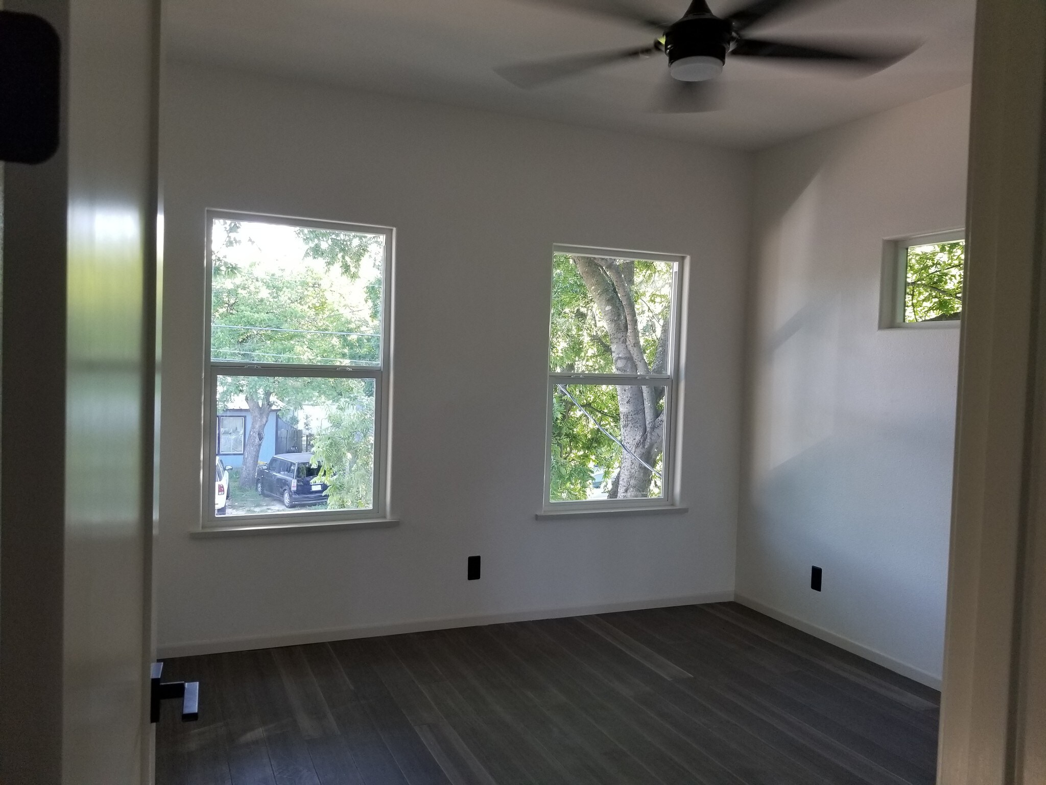 Upper Unit BR1 - 1008 E 49th St