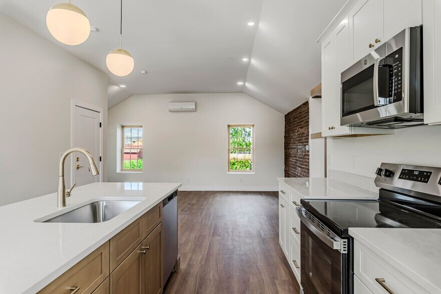 Building Photo - 110 Hotel St